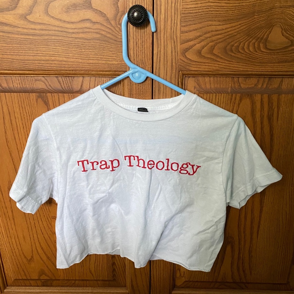 Cropped trap theology tee